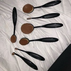 CLEAN MAKEUP SPOON TYPE BRUSHES